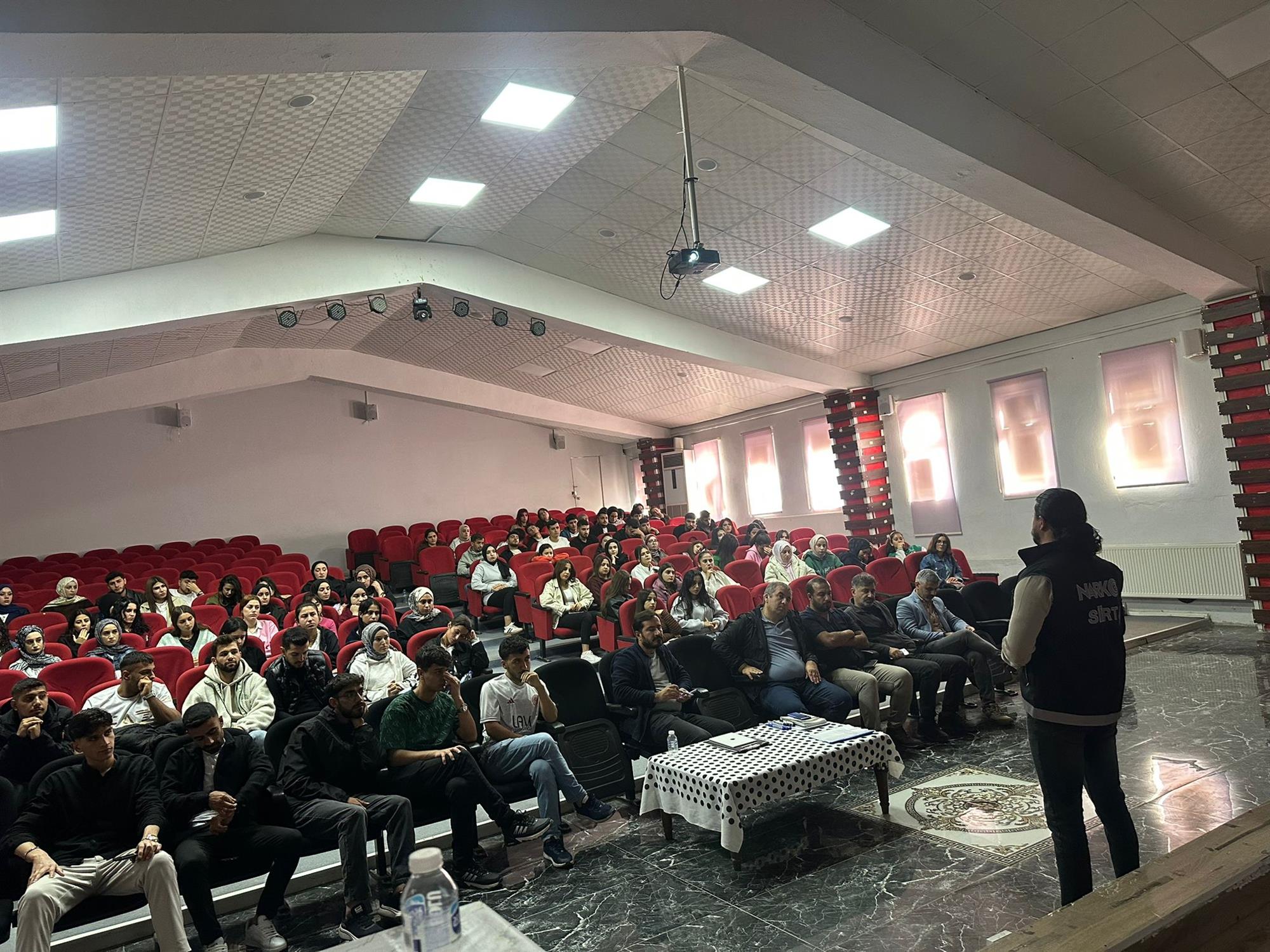 Eruh Meslek Yüksekokulu’nda Bağımlılıkla Mücadele Eğitimi Gerçekleştirildi
