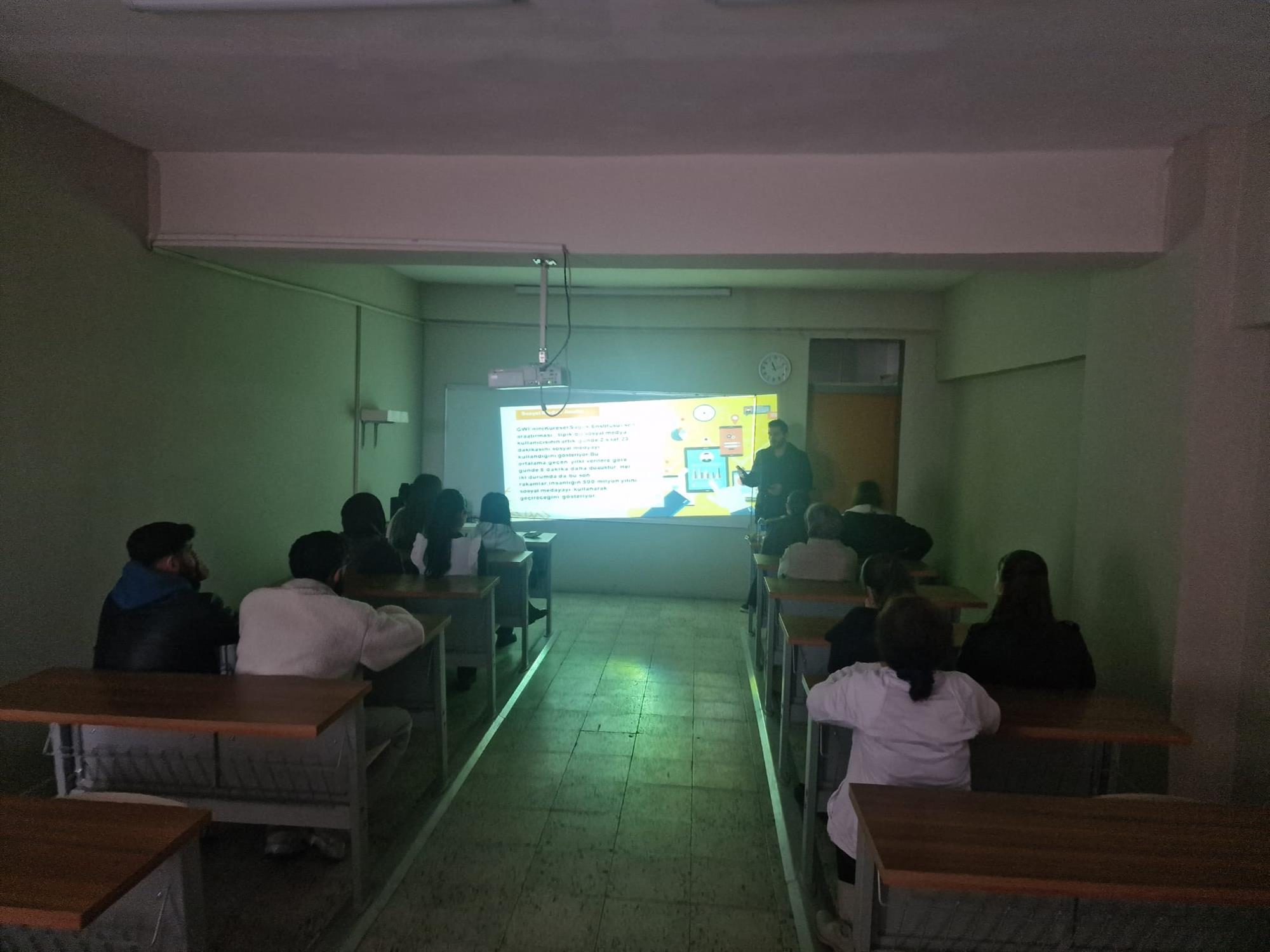 Eruh MYO’da Sosyal Medya Kullanımına Yönelik Bilgilendirme Eğitimi