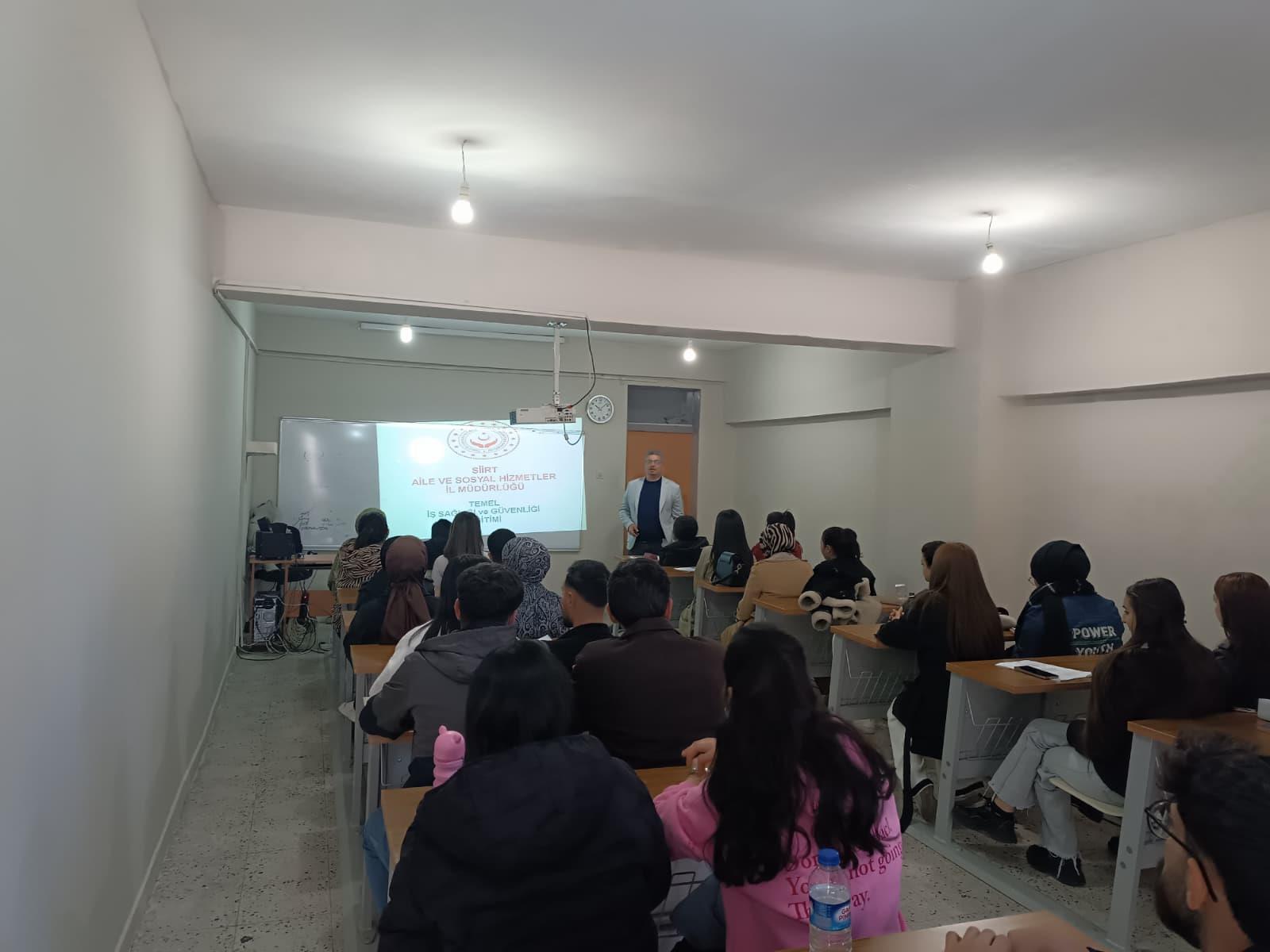 Aile ve Sosyal Hizmetler İl Müdürlüğü’nde görev yapan İş Sağlığı ve Güvenliği (İSG) Uzmanı tarafından kapsamlı bir eğitim verildi